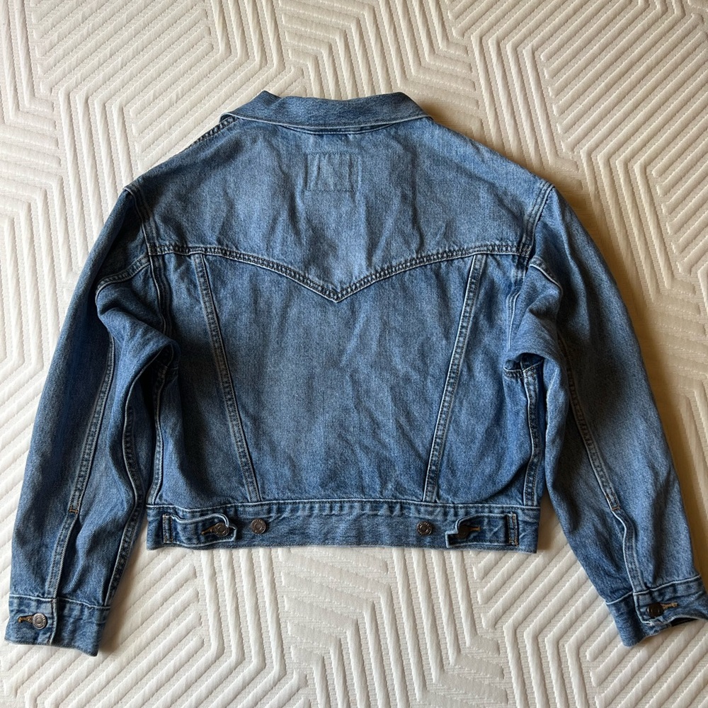 Levi’s - Future Mid slouch denim trucker jacket in blue - Picture 7 of 9